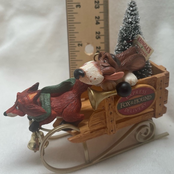 Fox & Hound Deliver Hallmark Ornament - Picture 8 of 12